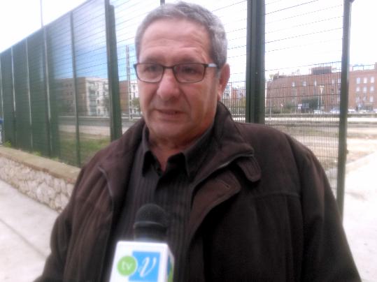 Eix. El regidor Joan Carrasco ha presentat públicament la moció