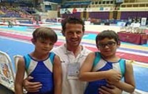 Eix. Eloy Abalos i Iker Garcia amb l'entrenador de la Fundació