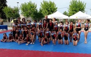 Eix. Els alumnes del Gimnàs Municipal de Canyelles