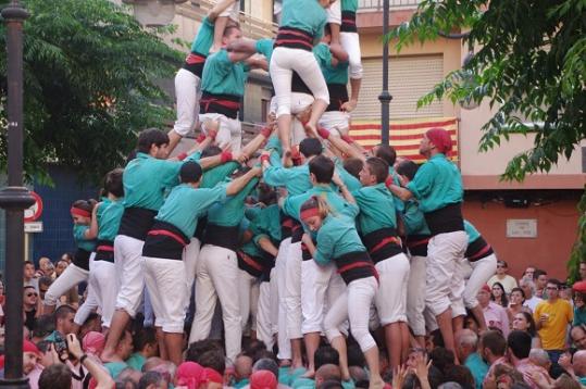 Castellers de Vilafranca. Els Castellers de Vilafranca completen el 3 de 9 amb folre al Serrallo