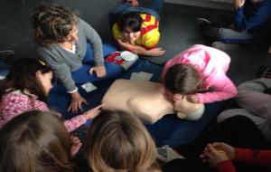 Els escolars de Moja reben formació en reanimació cardiopulmonar 