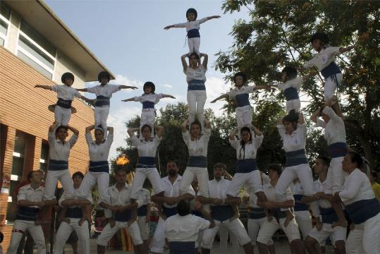 Falcons de Vilanova. Els Falcons de Vilanova van rebre la Flama del Canigó  