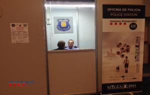 Els Mossos donen consells de seguretat a lInstitute of The Arts Barcelona i el Festival de Sitges