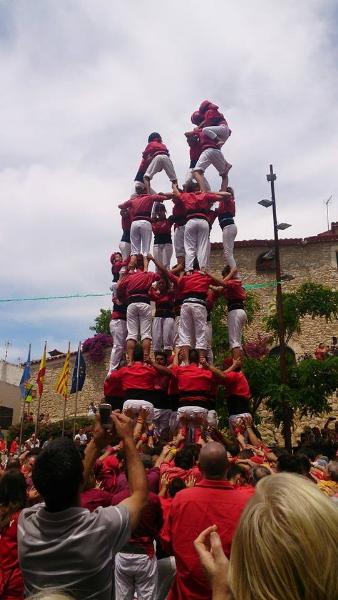 Patricia Sanchez de Jesus. Els Nens del Vendrell no poden amb els castells de vuit a Calafell