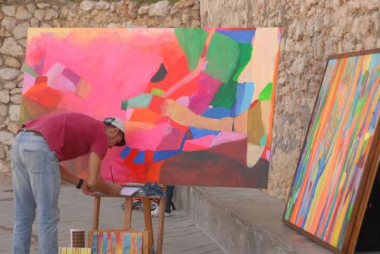 Ajuntament de Sitges. Els pintors surten al crear per celebrar el Dia de lArtista de Sitges