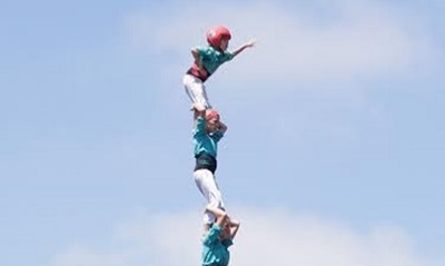 Castellers de Vilafranca. Els Verds descarreguen el pilar de 8 amb folre i manilles a les Santes