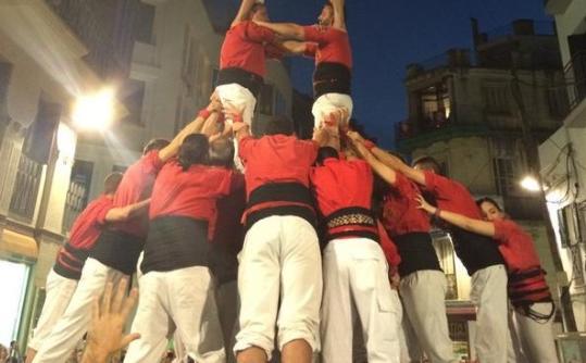 Xicots de Vilafranca. Els Xicots de Vilafranca descarreguen la torre de 8 amb folre fora de casa després de 9 anys