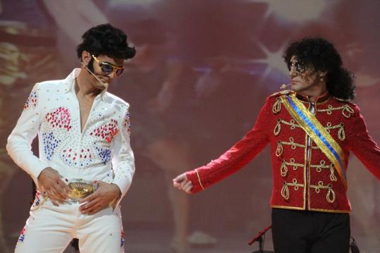 Ajuntament de Sitges. Elvis Presley i Michael Jackson competeixen per ser el Rei del Carnaval de Sitges