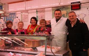 Ajuntament de Vilanova. Es lliuren els premis del concurs de disfresses de les parades del mercat de Vilanova