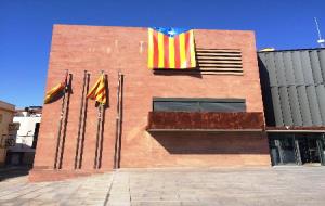 ERC. Estelada a la façana de l'Ajuntament de Gelida a càrrec d'Esquerra de Gelida