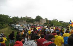 Ajuntament d'Olèrdola. Estelada gegant al castell en la presentació de les 27 territorials de lANC de lAlt Penedès