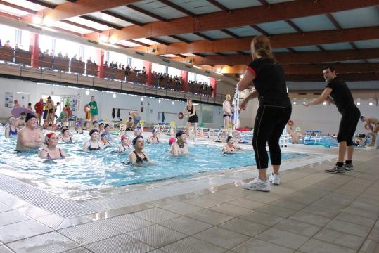 CMES ESPORTIU la PISCINA. Èxit de públic a la festa de reobertura de la piscina de Vilanova