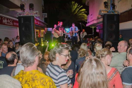 Ajuntament de Calafell. Festival High Rock-a-billy, a Calafell