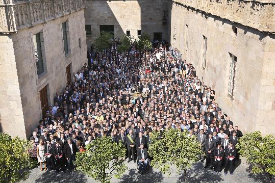 Generalitat de Catalunya. Fotografia de grup al Pati dels Tarongers