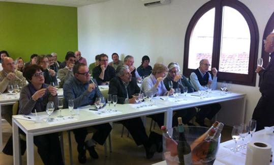 Eix. Imatge de la sessió d'aromatologia