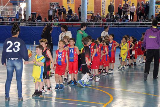Eix. Imatge de la trobada d'escoles de bàsquet a Sitges