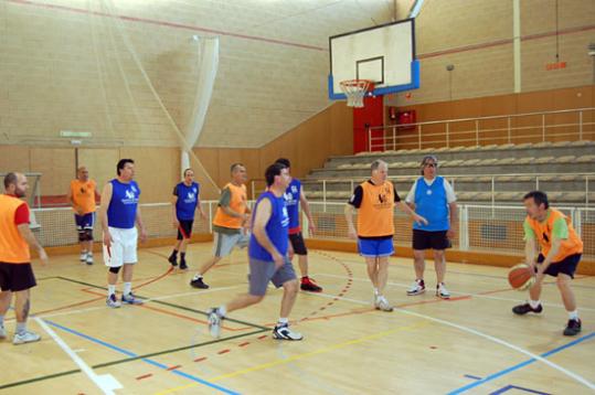 Eix. Imatge de les 50 hores de bàsquet i hoquei als Monjos