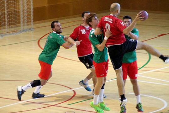 Eix. Imatge del partit entre el CEH Vendrell -Sant Quirze