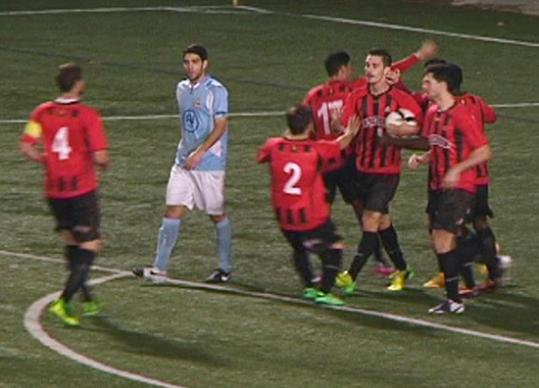 Garraf Esports. Imatge del partit entre el CF Vilanova i el Reddis