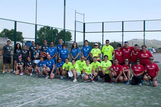 Eix. Imatge dels participants del campionat de pàdel