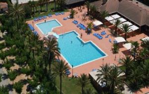 Càmping Vendrell Platja. Imatge promocional de la piscina del càmping Vendrell Platja