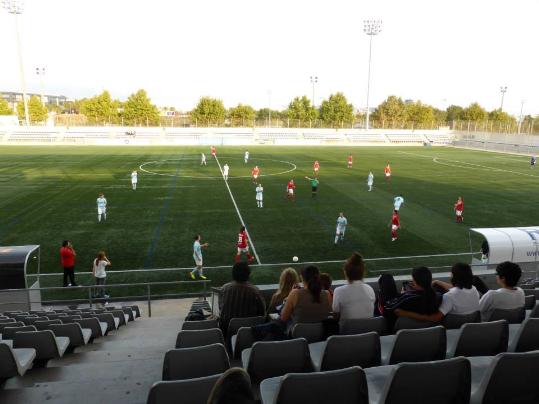 Cfvilanova Femení. Imatges d'arxiu d'un partit del CF Vilanova femení a casa