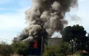 Incendi en una planta de reciclatge de Vilanova