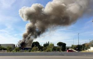 Incendi en una planta de reciclatge de Vilanova