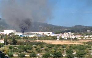 Incendi en una planta de reciclatge de Vilanova