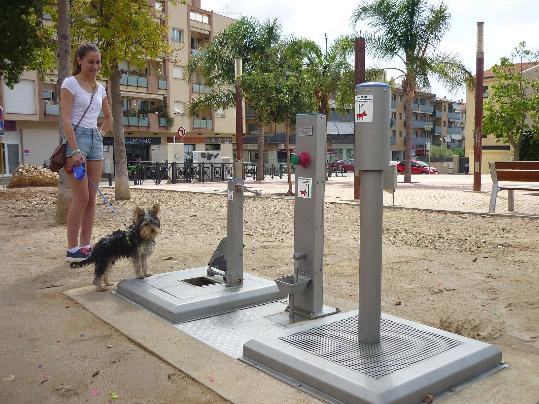 Ajuntament del Vendrell. Instal·len al Vendrell un vàter per a gossos