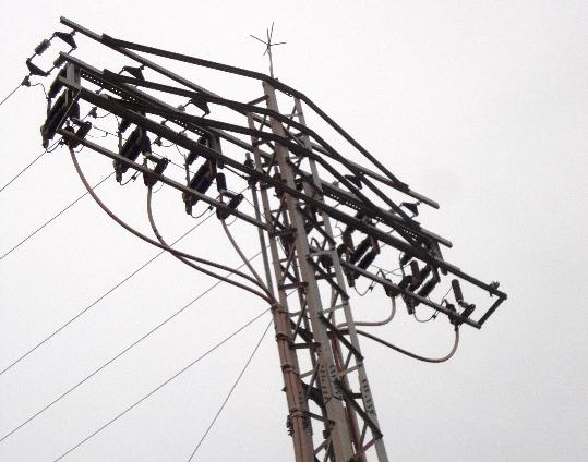 Endesa. Instal.len dos parallamps a la xarxa elèctrica de Sitges