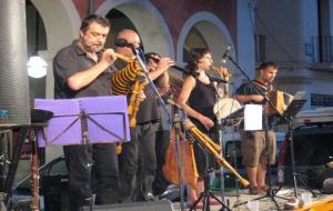 La ballada al carrer de Vilafranca anuncia els actes de la Diada d'Òmmium