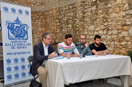 Agrupa Sitges. La Junta Directiva de lAgrupació de Balls Populars de Sitges