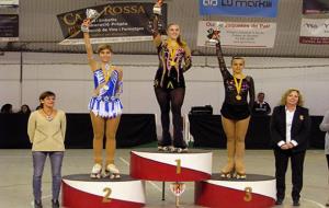 Eix. La patinadora del CPA Cubelles al podium