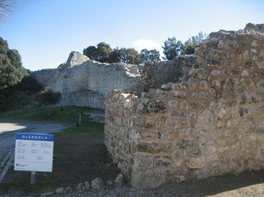 Ajuntament d'Olèrdola. La torre medieval de la muralla d'Olèrdola
