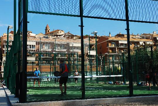 Ajuntament de Gelida. La zona esportiva de Gelida s'amplia amb la tercera pista de pàdel