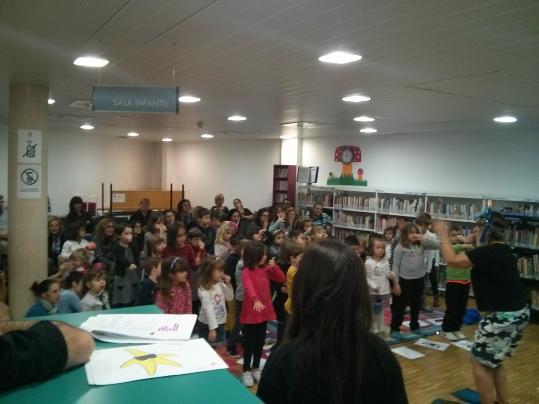 Ajuntament del Vendrell. L'acadèmia Kids&Us va oferir una petita obra de teatre, en dues sessions, anomenada Under the sea