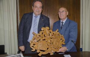 Ajuntament de Calafell. LAjuntament de Calafell rep una delegació de Larmor-Plage, municipi bretó amb qui està agermanat