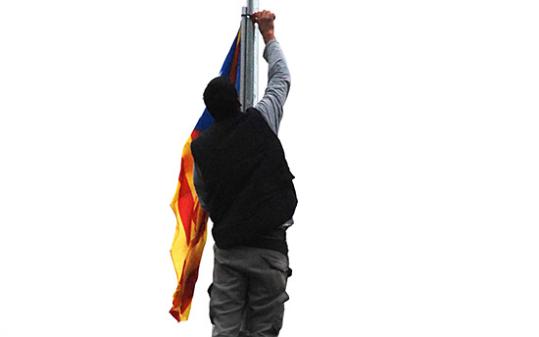 ANC. LAjuntament de Gelida retira estelades dels carrers de Gelida