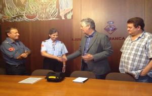 Ajuntament de Vilafranca. LAjuntament de Vilafranca lliura al parc de Bombers de la ciutat un aparell desfibril·lador