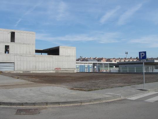 Ajuntament del Vendrell. LAjuntament del Vendrell condiciona una nova àrea daparcament a la zona escolar