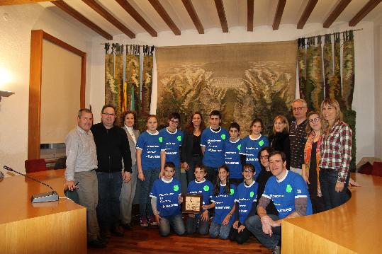 Ajt Sant Sadurní d'Anoia. L'Ajuntament rep els alumnes d'El Carme guanyadors del concurs de robòtica First Lego League 
