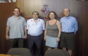 Ajuntament de Vilafranca. LAjuntament rep la visita del fill i el nét de lil.lustre vilafranquí Pere Grases