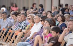 Les dones de Ginesta omplen Vilafranca de colors i reivindicació en la lluita contra el càncer de mama