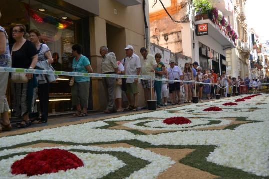 EIX. Les flors banyen Sitges en un Corpus multitudinari
