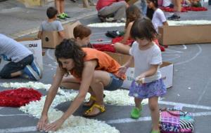 Les flors banyen Sitges en un Corpus multitudinari