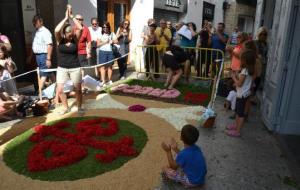 Les flors banyen Sitges en un Corpus multitudinari
