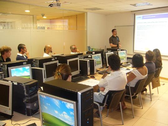 Ajuntament del Vendrell. L'Espai Empresarial de L'EINA aposta per la  importància que tenen la formació i el reciclatge dels emprenedors i empresaris