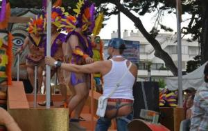 Milers de persones omplen la rua del Sitges Gay Pride