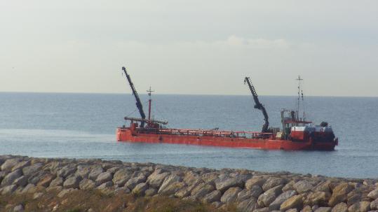 Generalitat de Catalunya. Ports millora el calat d'accés al port de Vilanova per donar més maniobrabilitat als vaixells grans